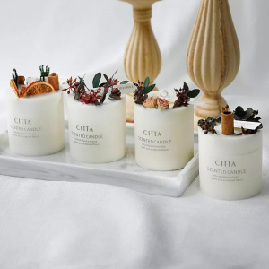 Nến thơm Citta với hương hoa khô bốn mùa quyến rũ. 